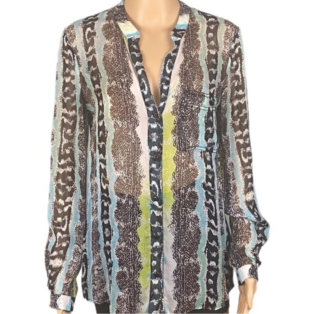 DIANE vonFURSTENBERG Silk Gilmore style blouse in Oasis Snake Print Size 4 EUC